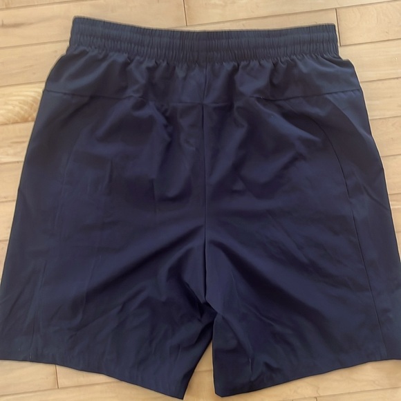 Men’s athletic shorts - Picture 2 of 3